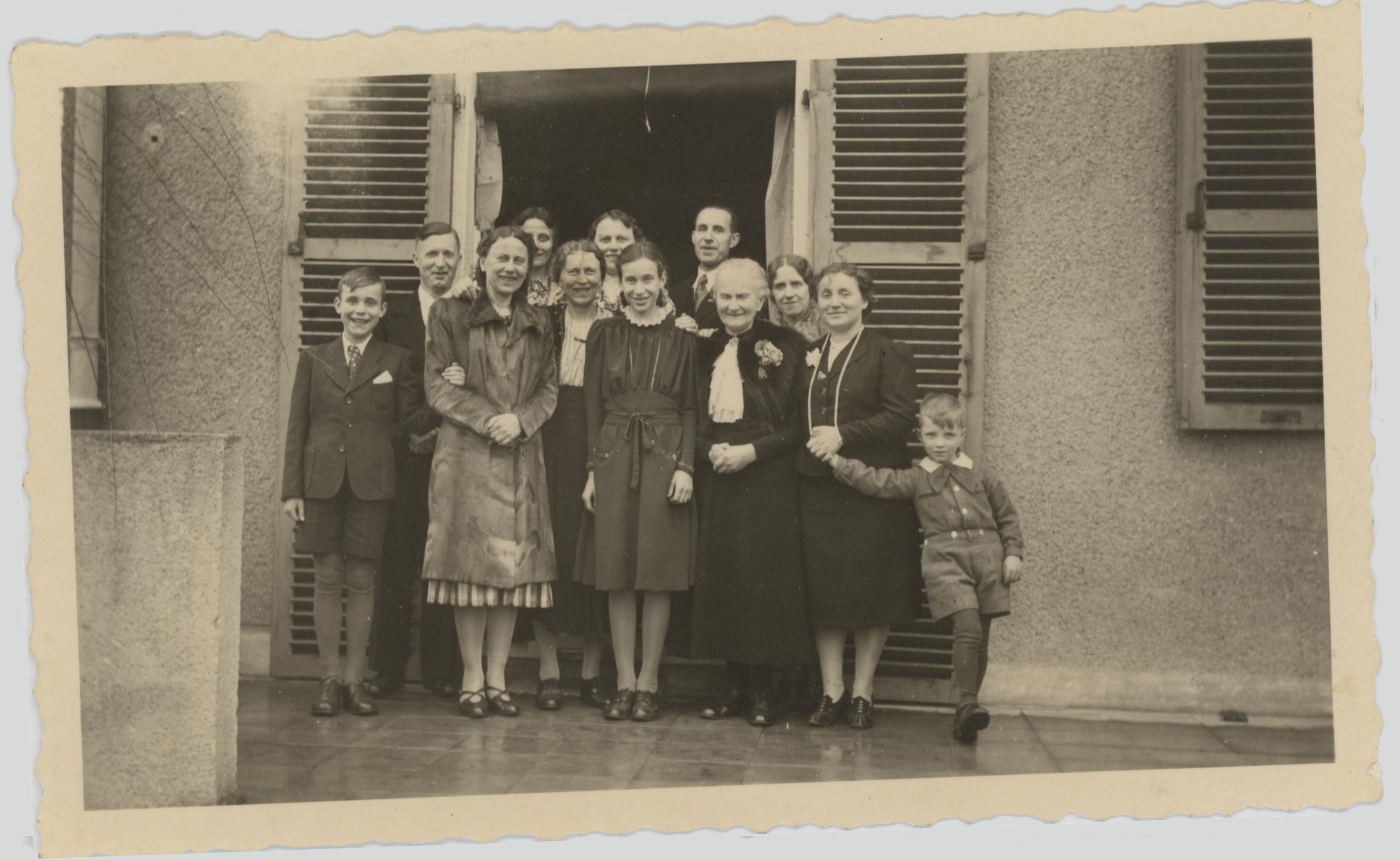 Familienfoto mit Renate Brockpähler in der Mitte