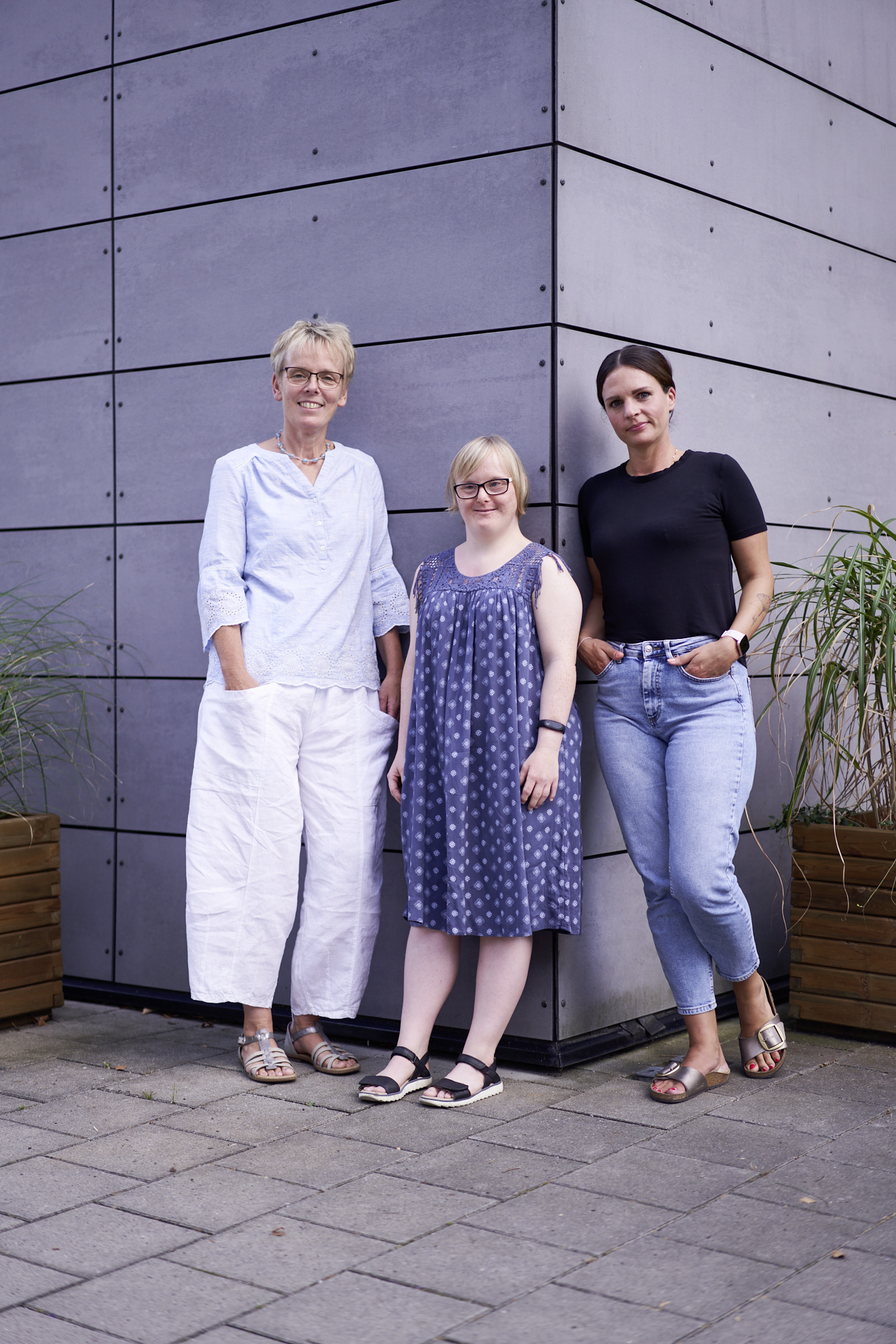 Mutter Karin van Eyk, Tochter Hannah van Eyk und Betreuerin Svea-Maria Hielscher. (Bild: LWL/Haslauer)