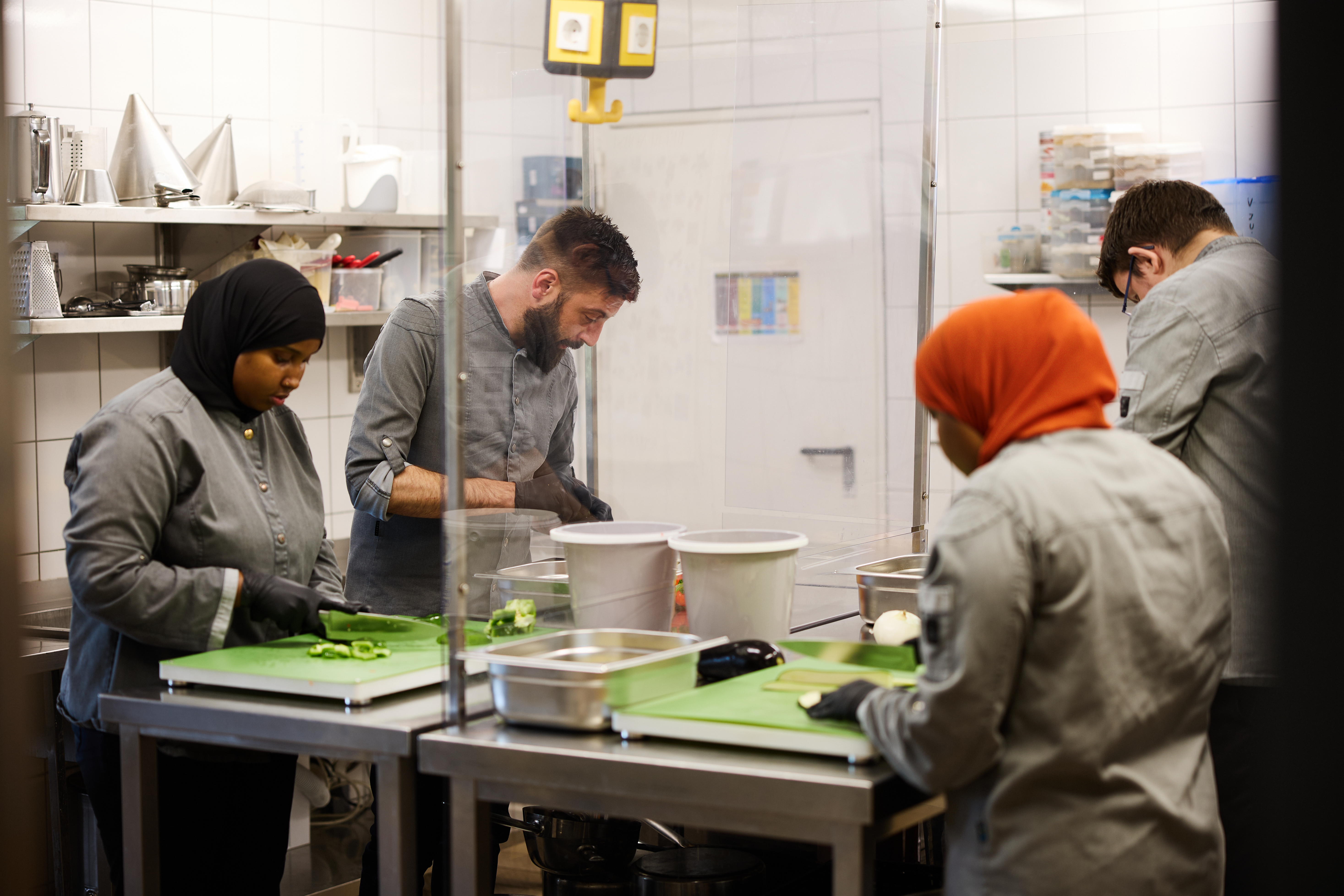 Arbeit in der Küche des Café Haus Granat
