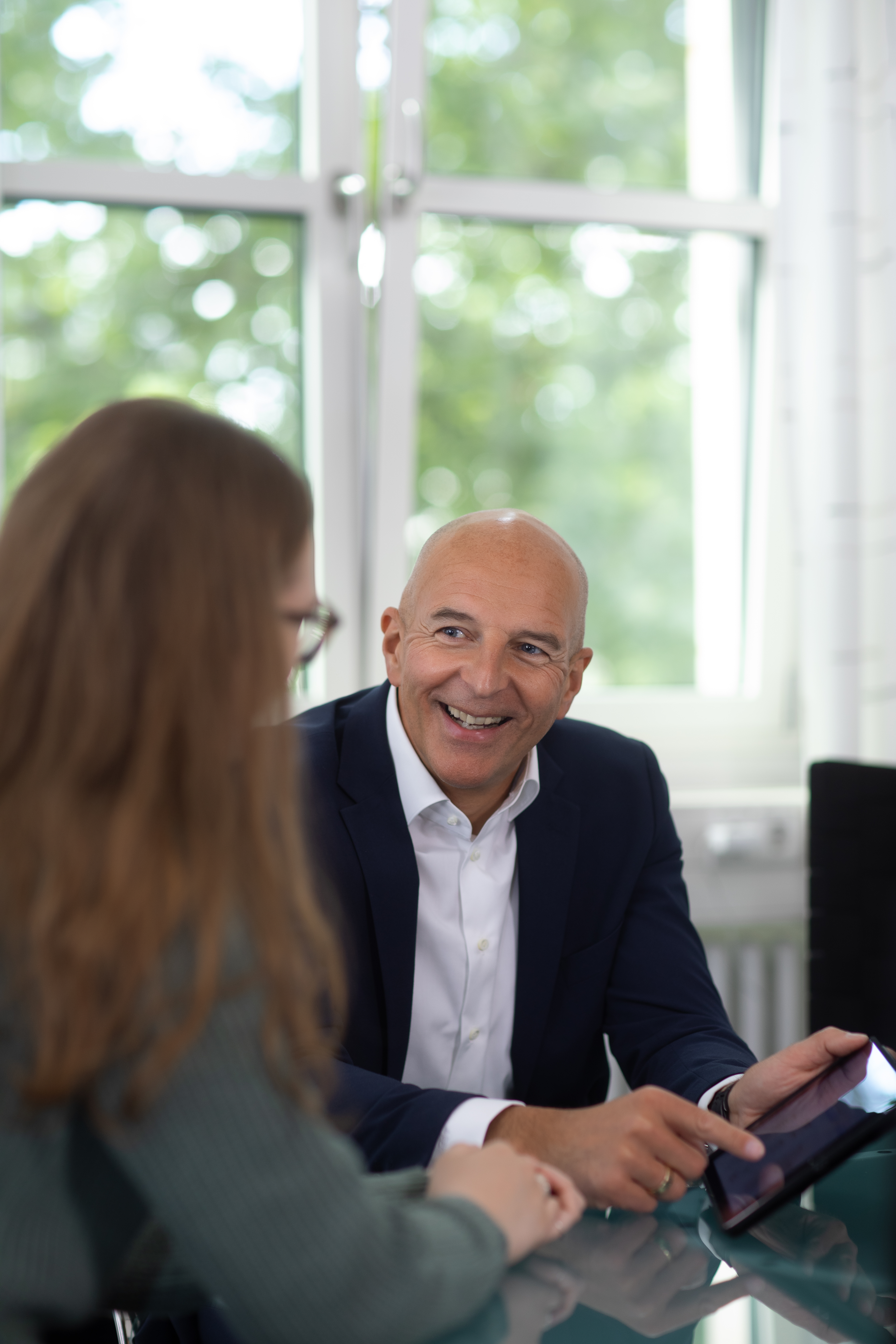 Dr. Georg Lunemann im Gespräch (Bild: LWL/Kapluggin)