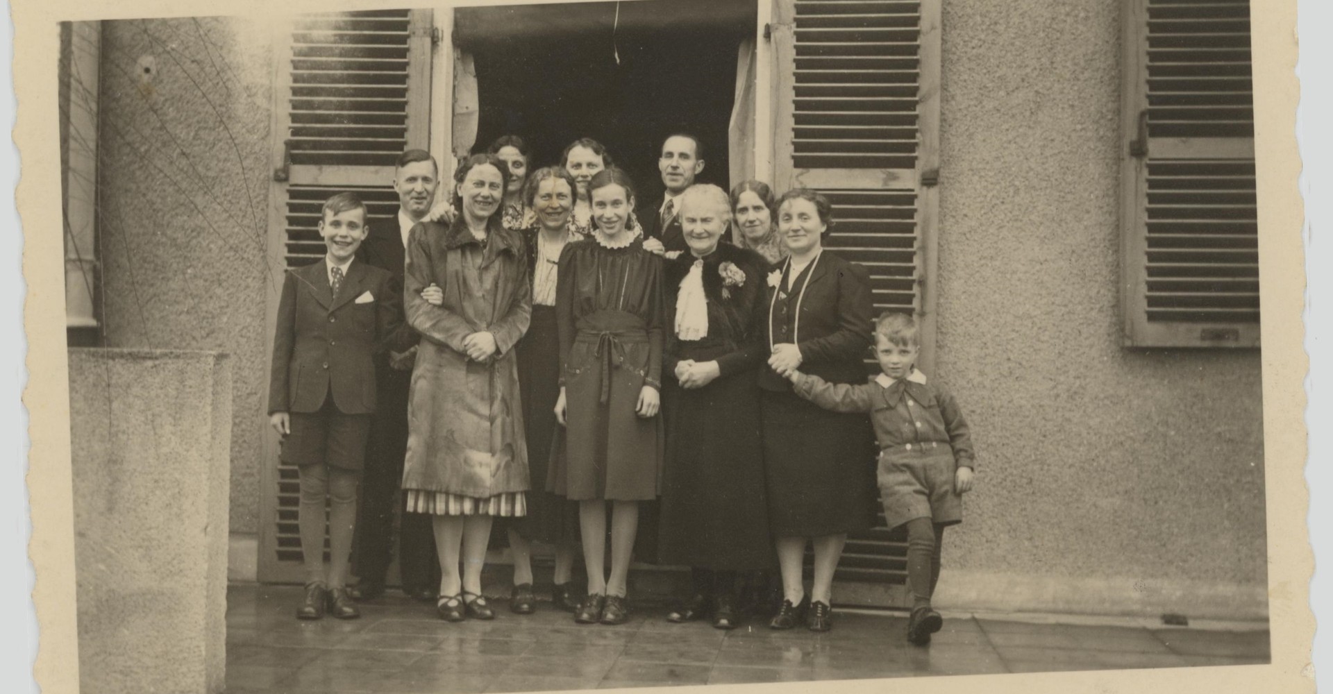 Familienfoto mit Renate Brockpähler in der Mitte