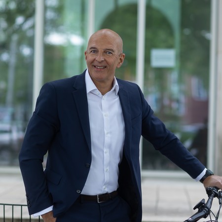 Dr. Georg Lunemann mit Fahrrad