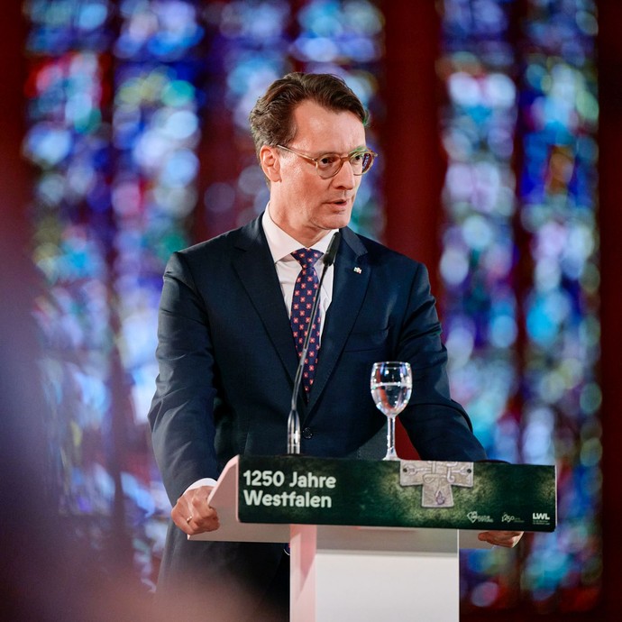 Ministerpräsident Hendrik Wüst (MdL) während seiner Rede im Hohen Dom zu Paderborn. (vergrößerte Bildansicht wird geöffnet)