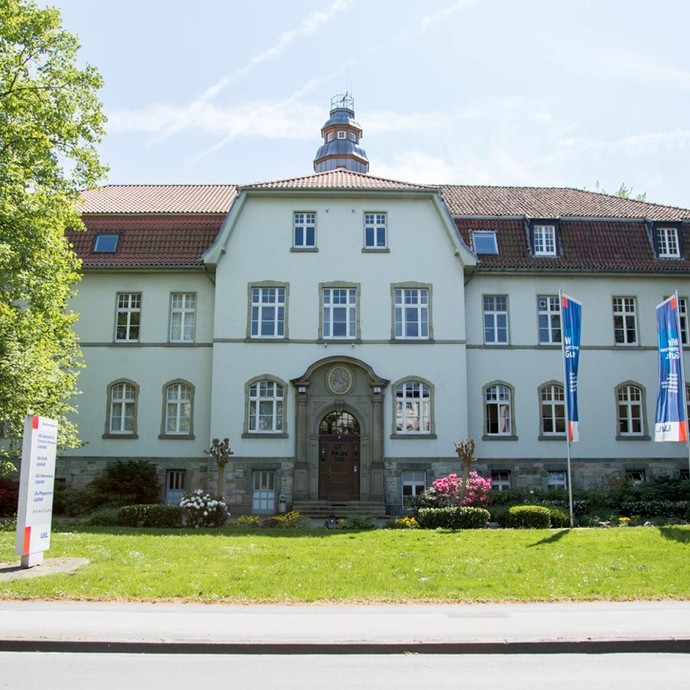 Das Hauptgebäude des LWL-Zentrums für Forensische Psychiatrie Lippstadt (LWL-ZFP) (öffnet vergrößerte Bildansicht)