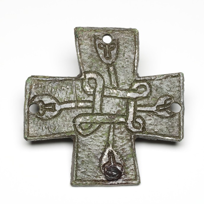 Knotenkreuzfibel aus Borken, LWL-Museum in der Kaiserpfalz. (vergrößerte Bildansicht wird geöffnet)
