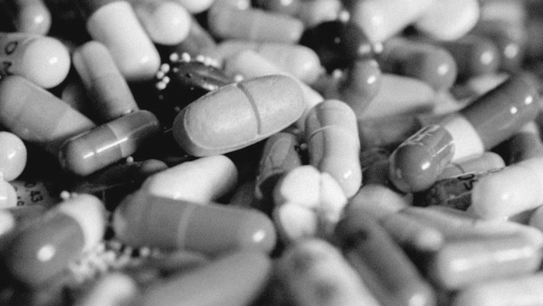 Fotografie in schwarz-weiß mit Tabletten