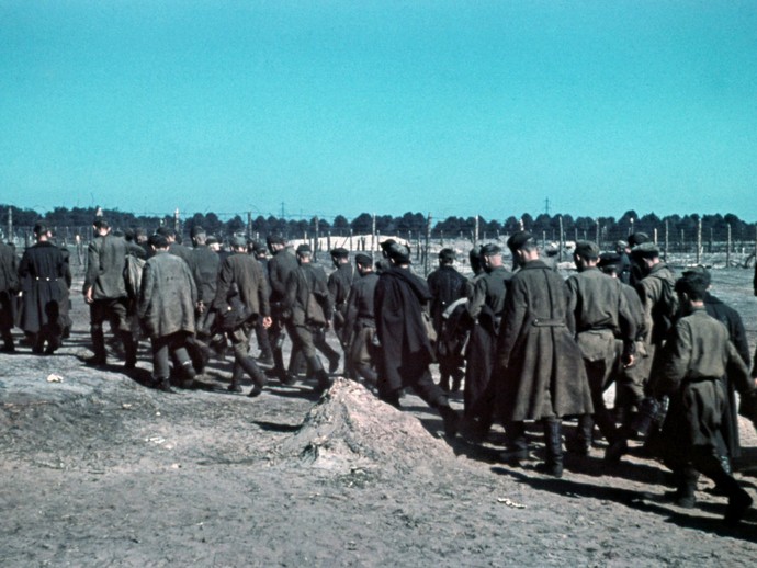 Kriegsgefangene im Lager „Stalag 326 (VI K) Senne“ (vergrößerte Bildansicht wird geöffnet)