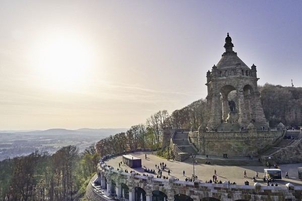 Das sanierte Denkmal mit dem EIngang zum Besucherzentrum.