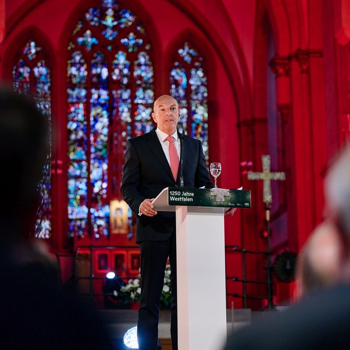 Der Direktor des LWL, Dr. Georg Lunemann, während seiner Rede im Hohen Dom zu Paderborn. (vergrößerte Bildansicht wird geöffnet)