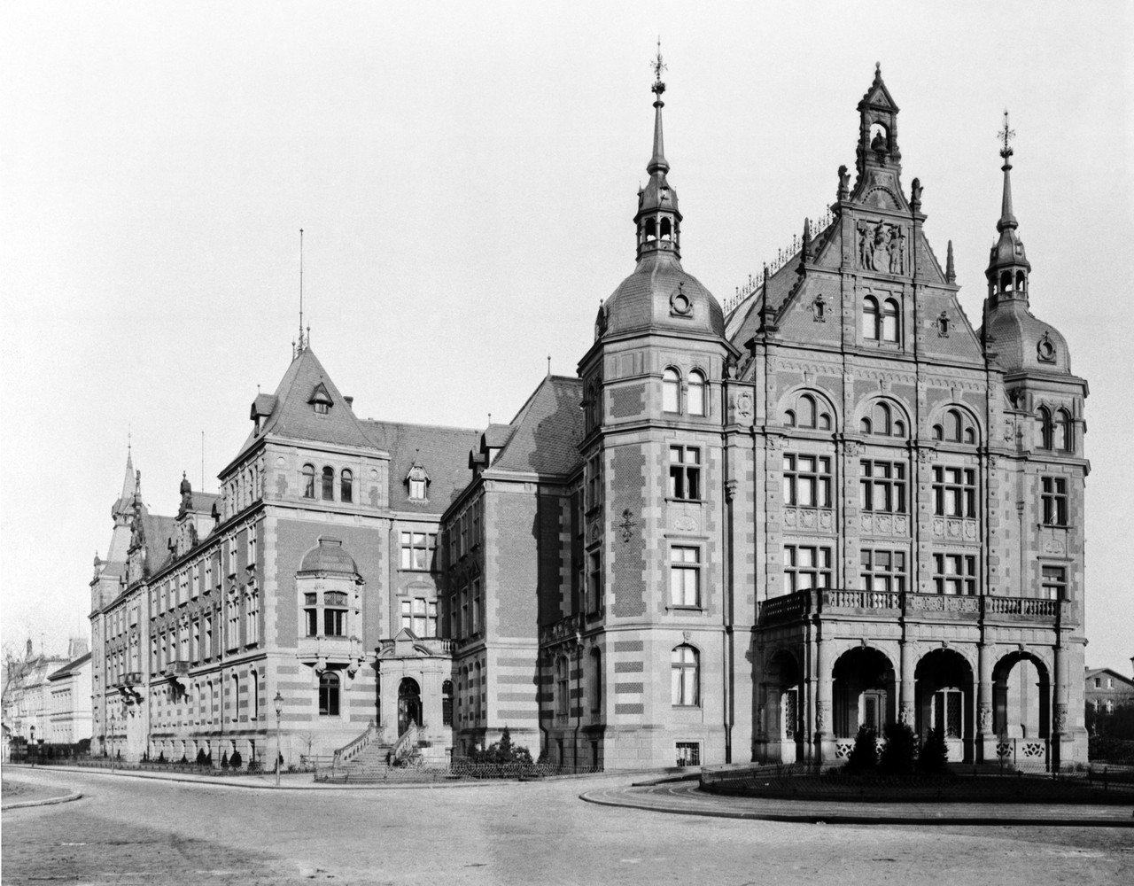 Schwarzweißfotografie vom Landeshaus der Provinz Westfalen am Freiherr vom Stein-Platz um 1910