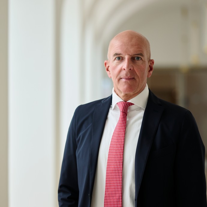 Porträt Dr. Georg Lunemann (vergrößerte Bildansicht wird geöffnet)