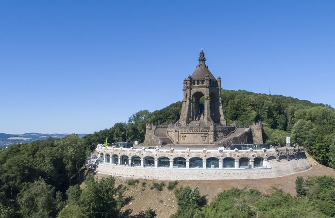Luftbild des Kaiser-Wilhelm-Denkmals