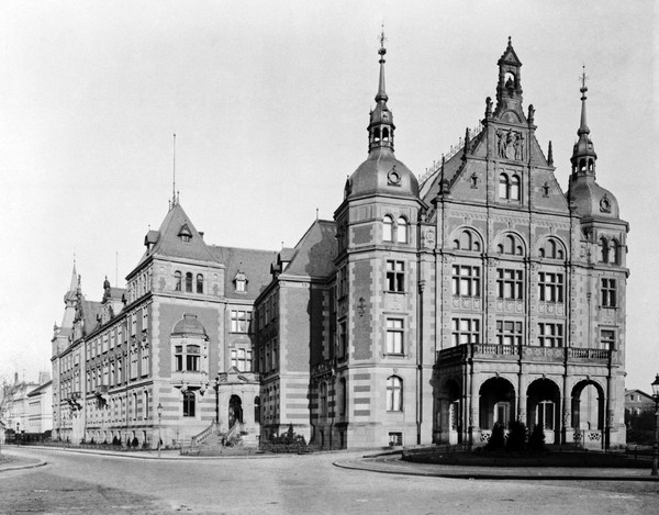 Das 1897 – 1901 erbaute Landeshaus der Provinz Westfalen in Münster vor der Zerstörung im Zweiten Weltkrieg.