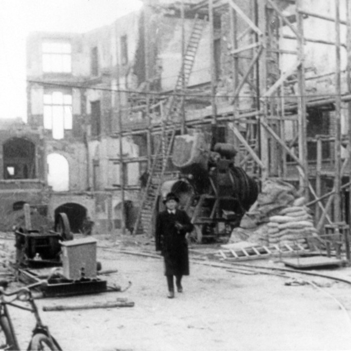 Landeshaus der Provinz Westfalen, Kriegsschäden im Inneren nach einem Luftangriff 1943. (vergrößerte Bildansicht wird geöffnet)