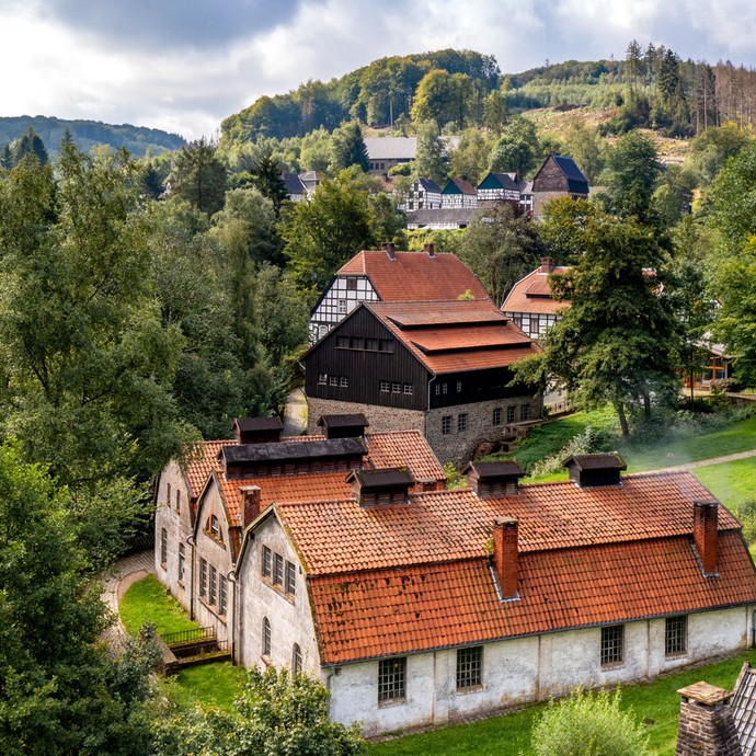 Blick auf den Sensenhammer und den oberen Platz (vergrößerte Bildansicht wird geöffnet)