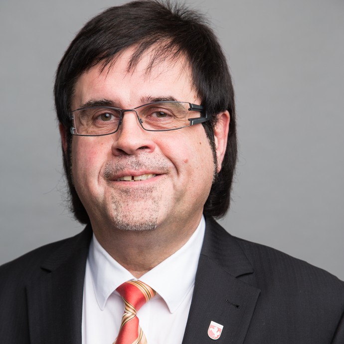 Foto vom 1. stellvertretenden Vorsitzenden der Landschaftsversammlung Michael Pavlicic Foto vom 1. stellvertretenden Vorsitzenden der Landschaftsversammlung Michael Pavlicic (öffnet vergrößerte Bildansicht)