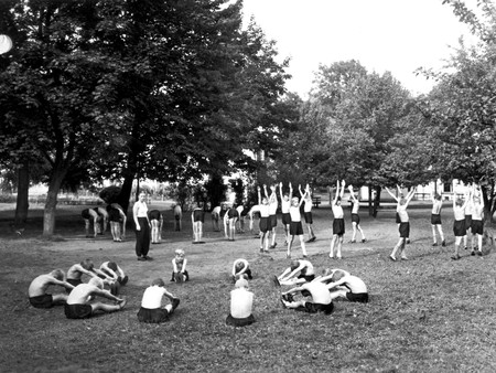 Kindersolbad "Sonnenschein", Kinder bei der Heilgymnastik - Musterheim des Provinzialverbandes Westfalen-Lippe