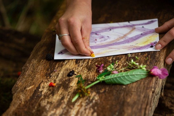 Die Ruhe im Wald fördert die Kreativität der jungen Menschen.
Foto: LWL
